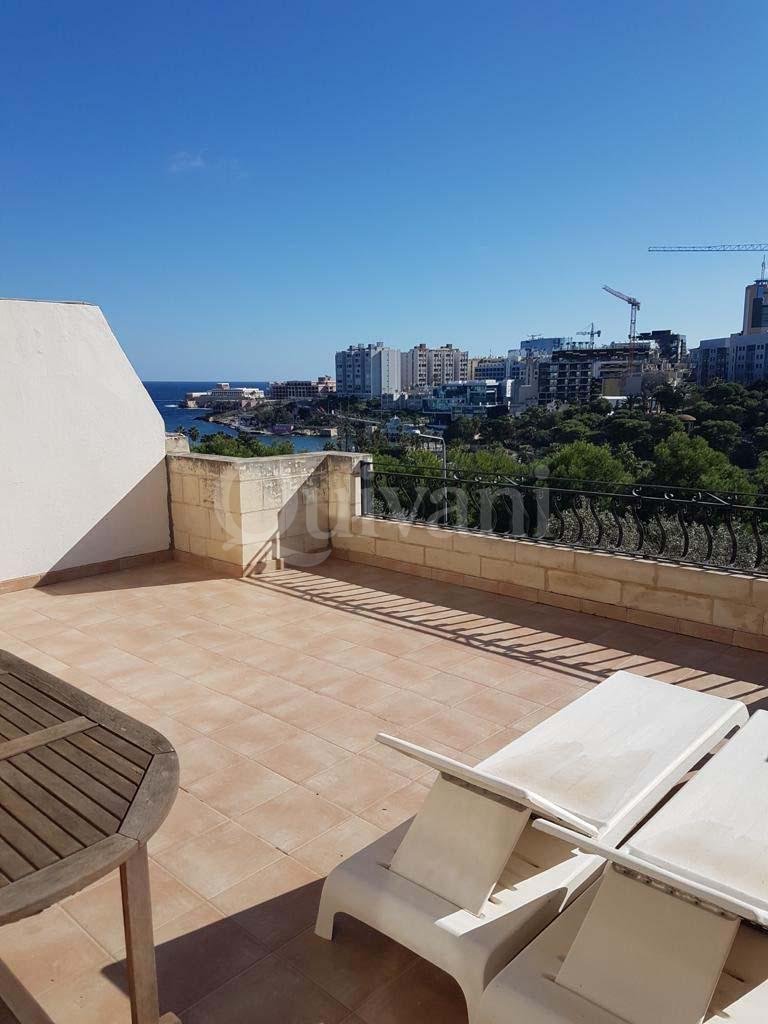 Pembroke, Furnished Duplex Penthouse