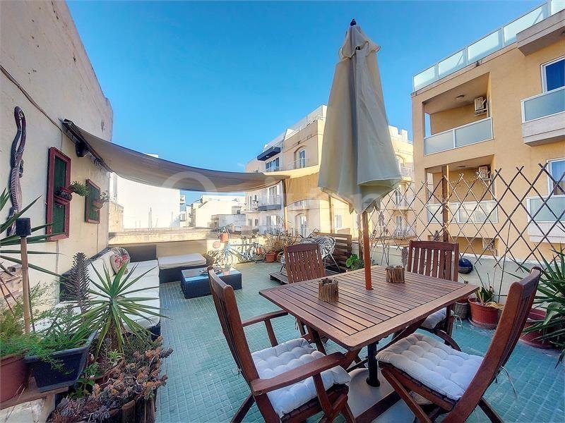 Gzira, Furnished Townhouse