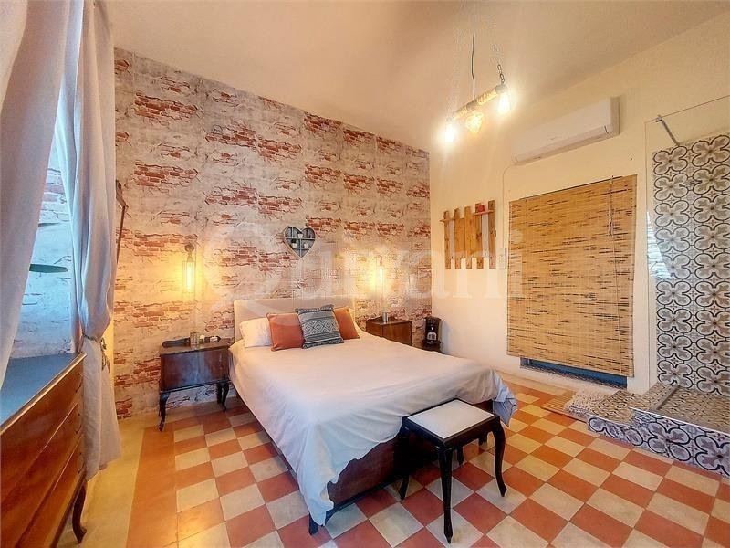 Gzira, Furnished Townhouse