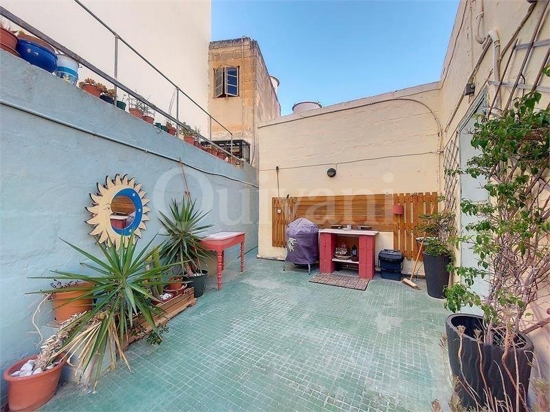 Gzira, Furnished Townhouse