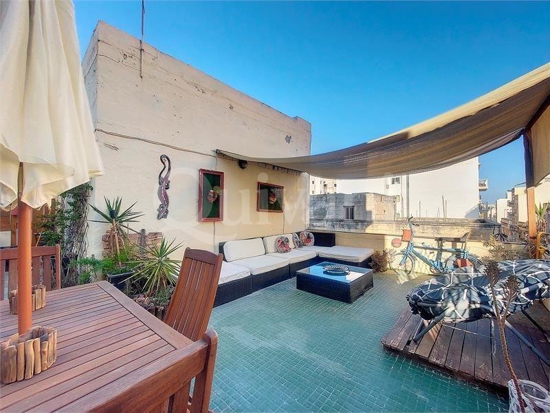 Gzira, Furnished Townhouse
