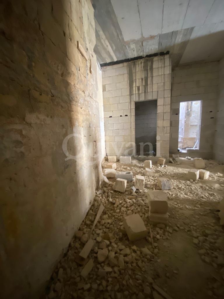 Luqa, Finished Penthouse