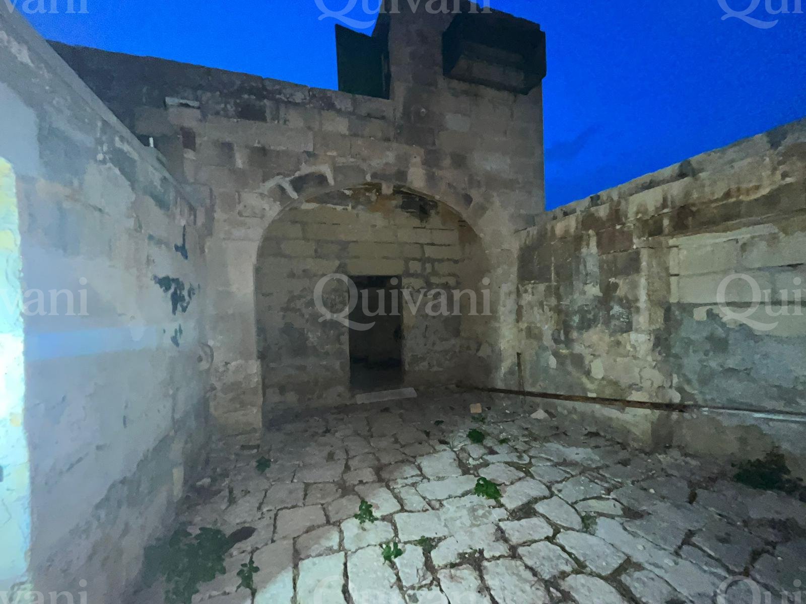 Birzebbugia, Unconverted Farmhouse with Land