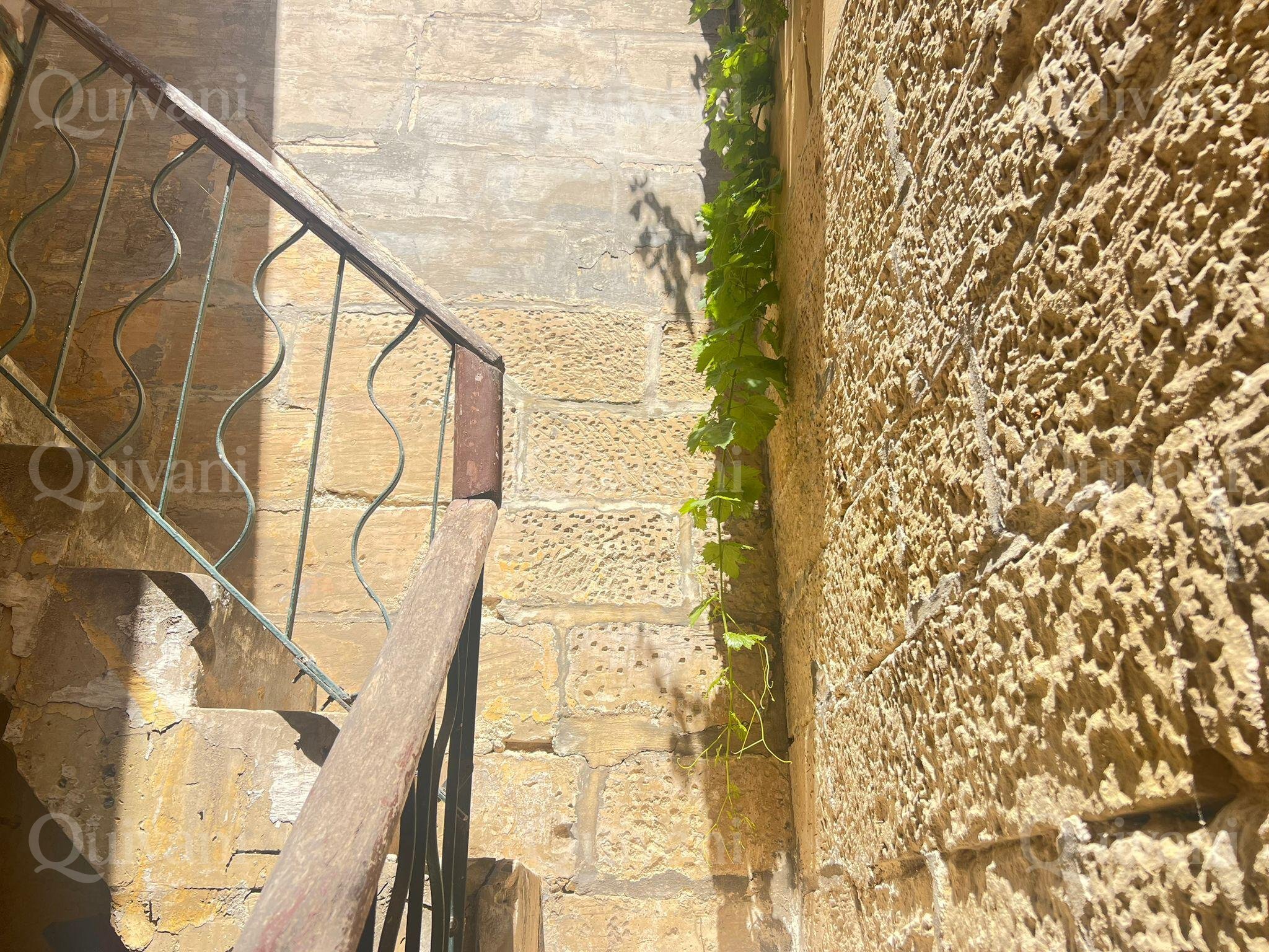 Paola, Unconverted Townhouse