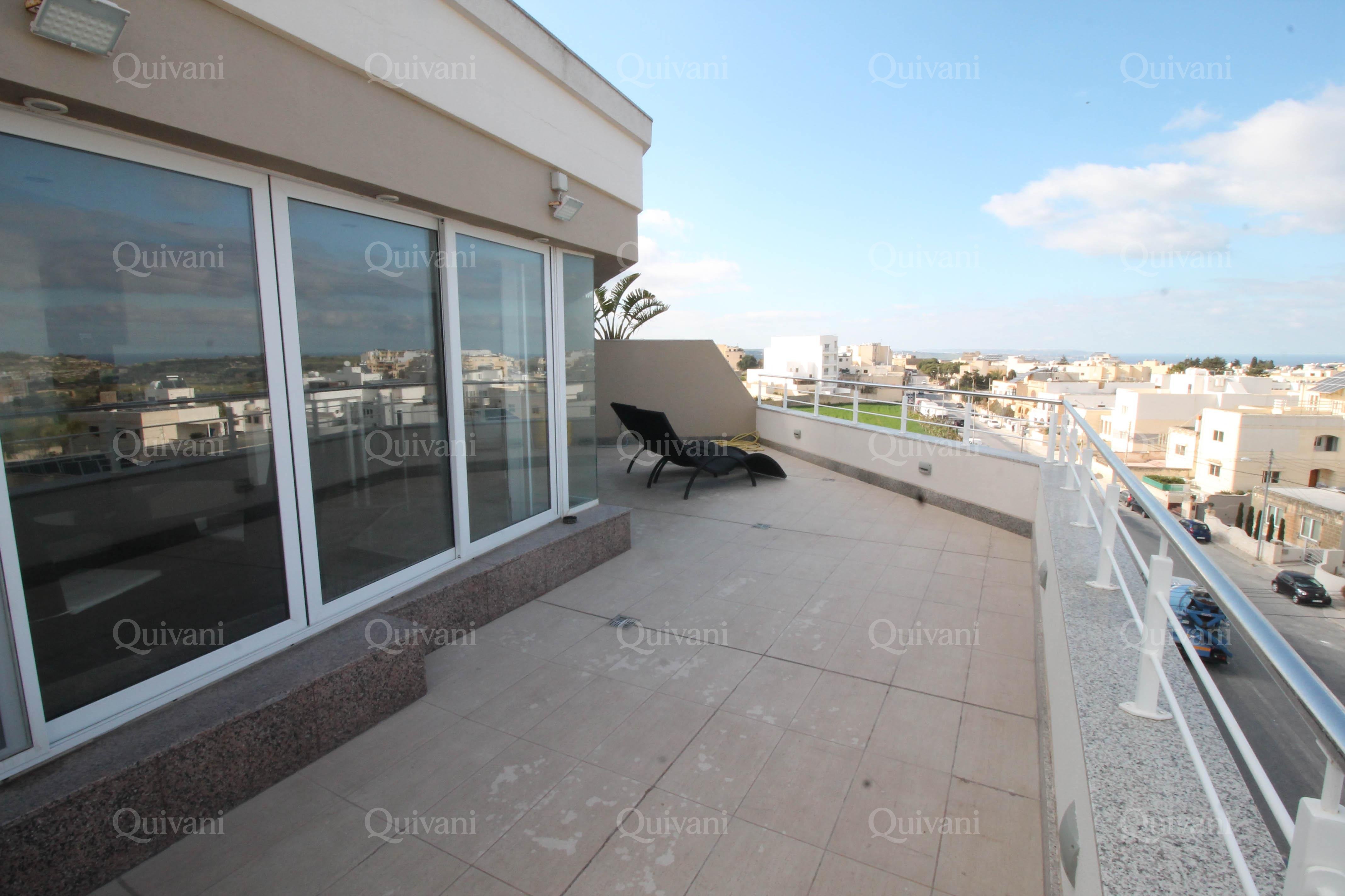 Naxxar, Furnished Penthouse