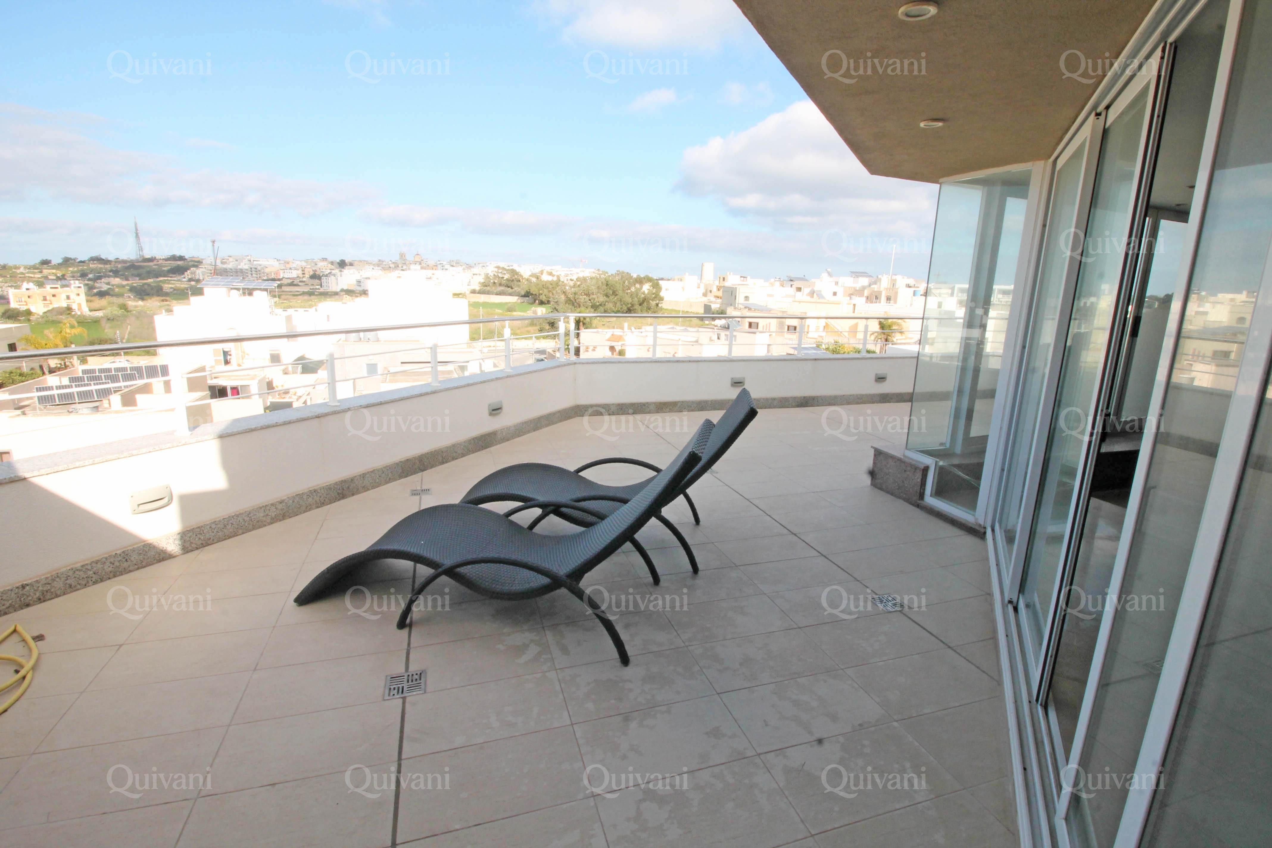 Naxxar, Furnished Penthouse