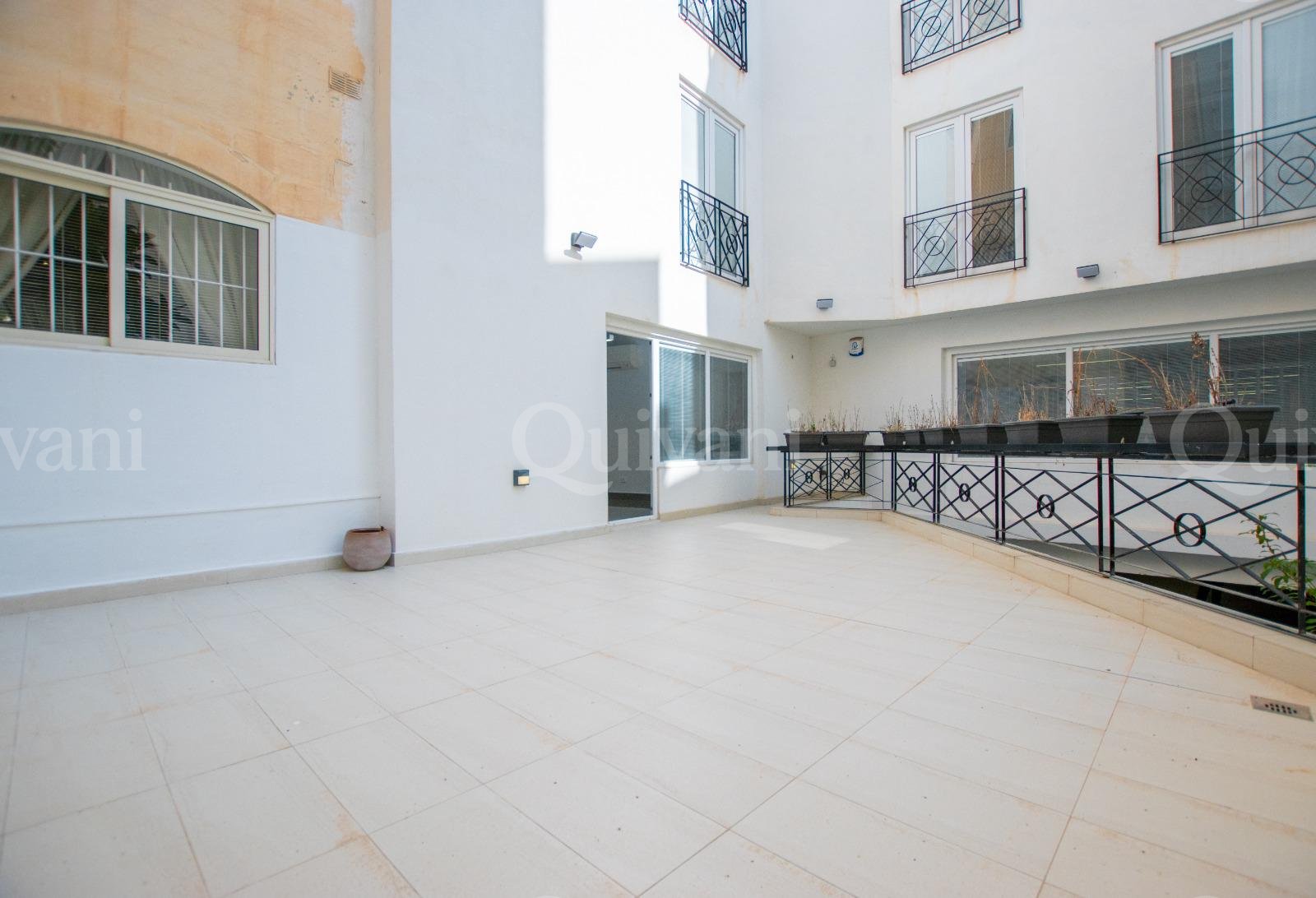 Gzira Finished Office