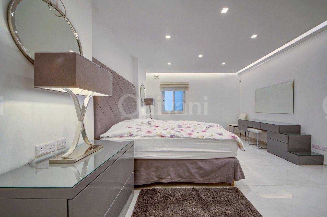 Seafront furnished apartment