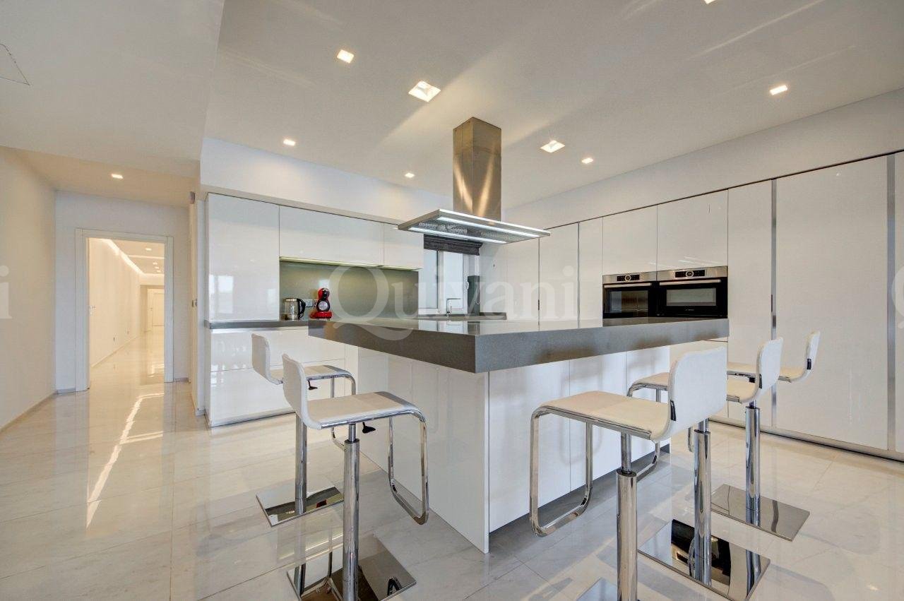 Seafront furnished apartment