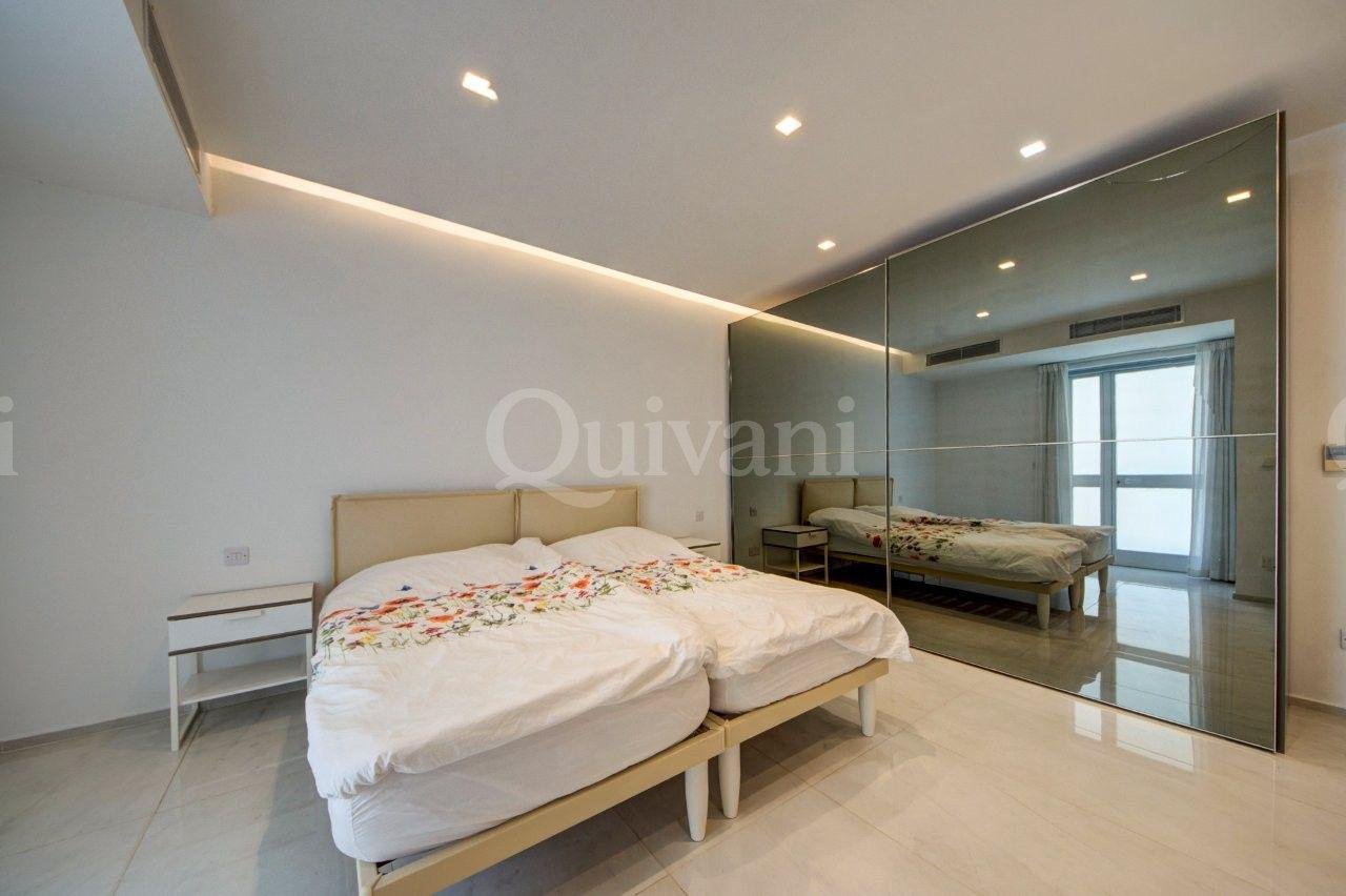 Seafront furnished apartment