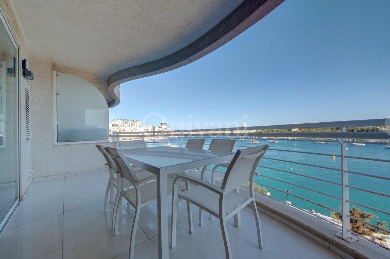 Seafront furnished apartment
