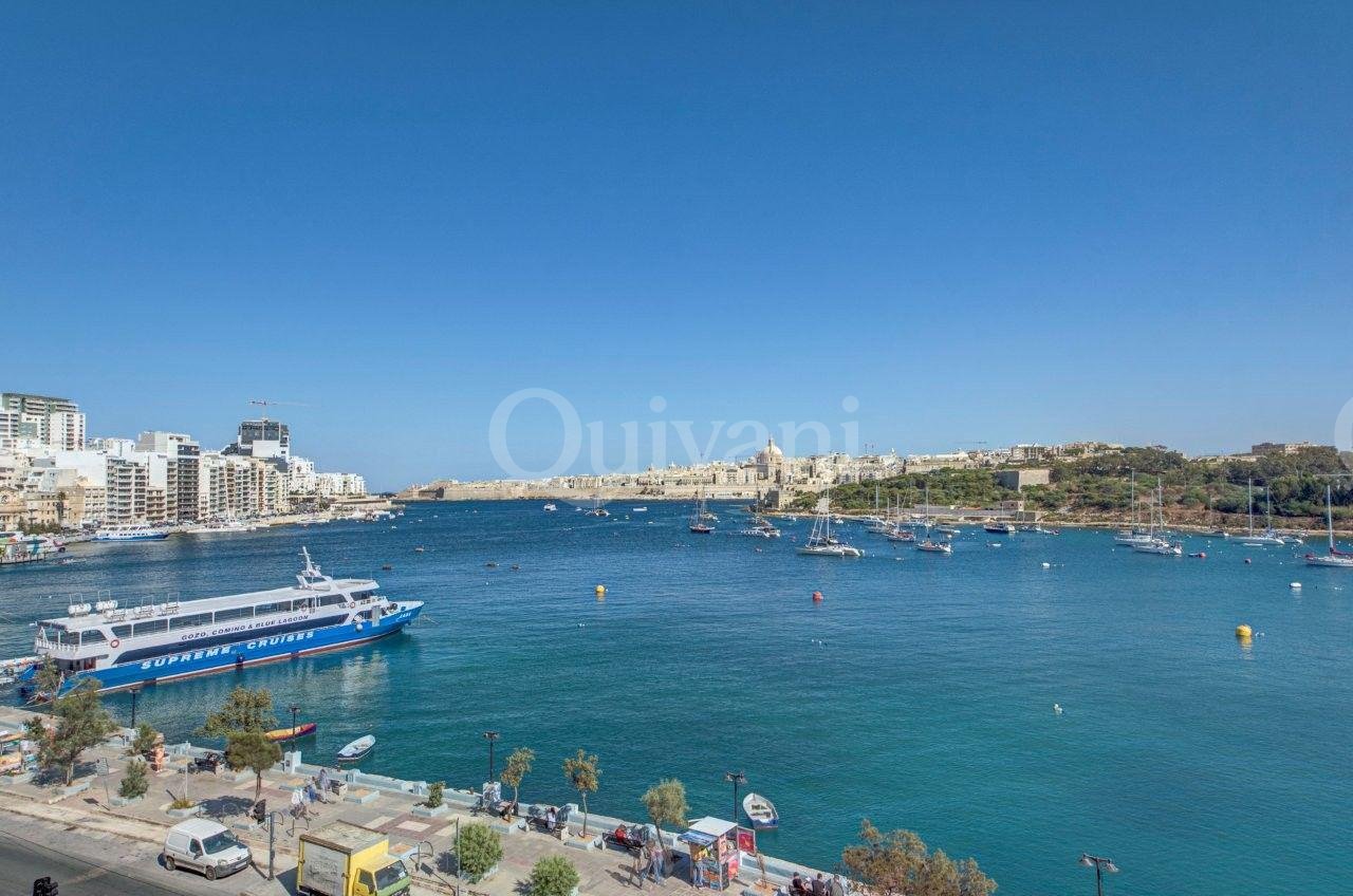 Seafront furnished apartment