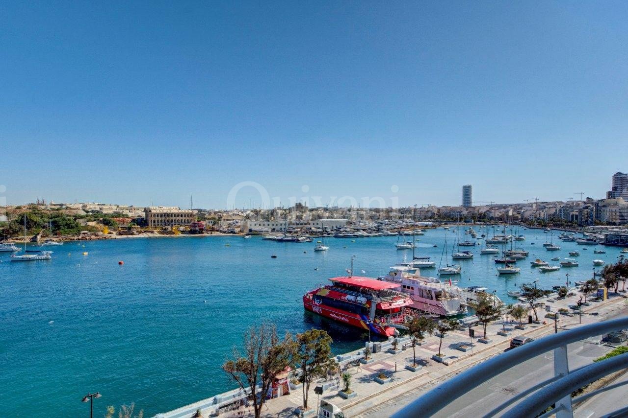 Seafront furnished apartment