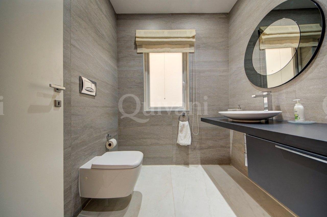 Seafront furnished apartment