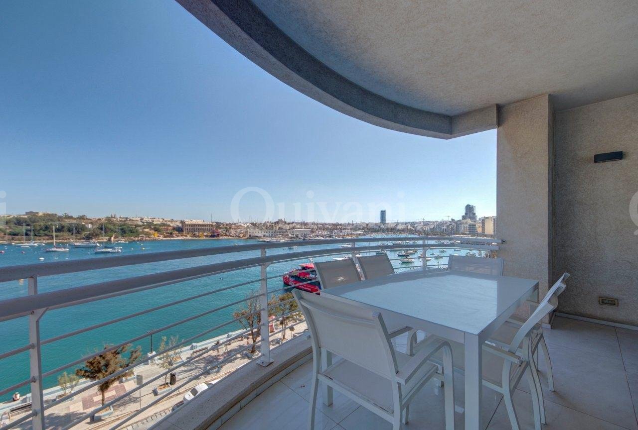 Seafront furnished apartment