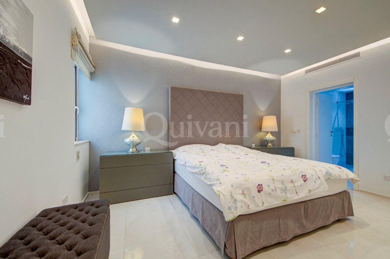 Seafront furnished apartment
