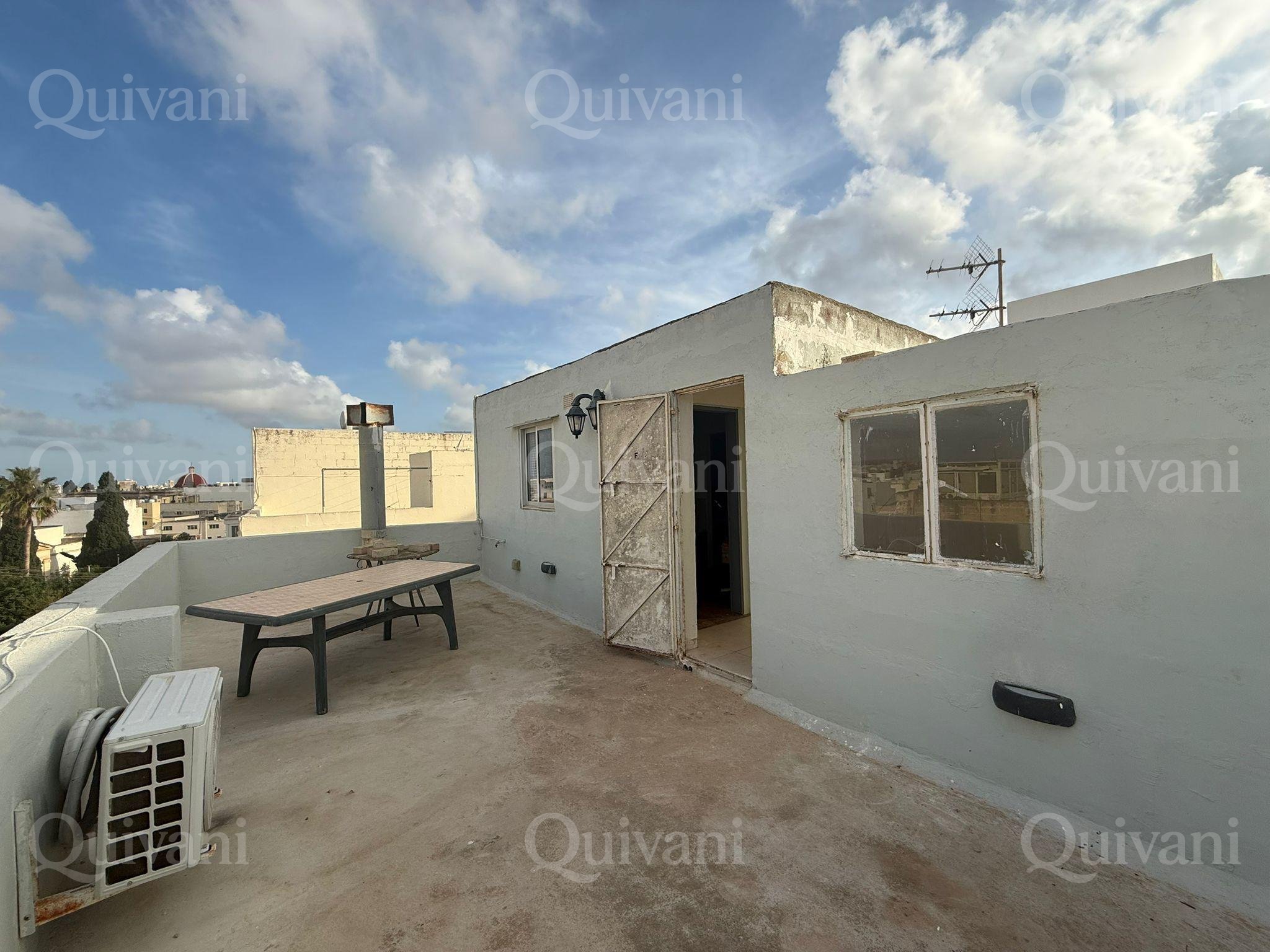 Top floor apartment