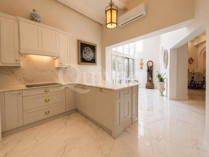 Qormi - Recently renovated Double fronted townhouse with pool
