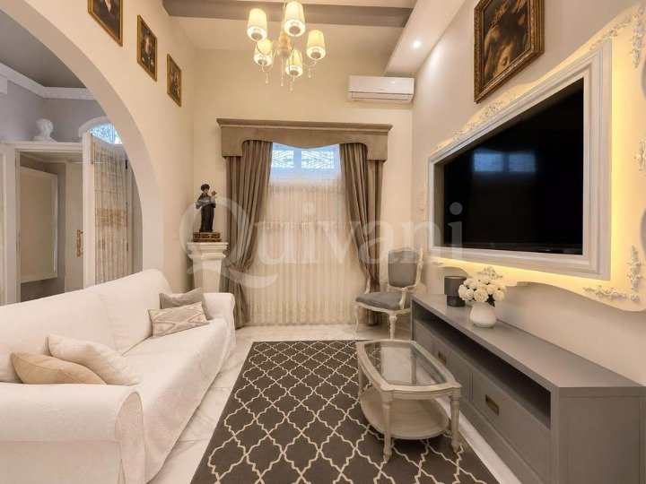 Qormi - Recently renovated Double fronted townhouse with pool