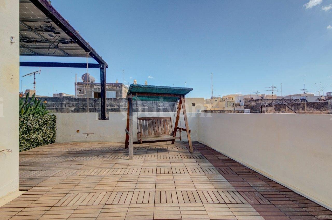 Fully converted 4/5 Bedroom Corner Townhouse in UCA
