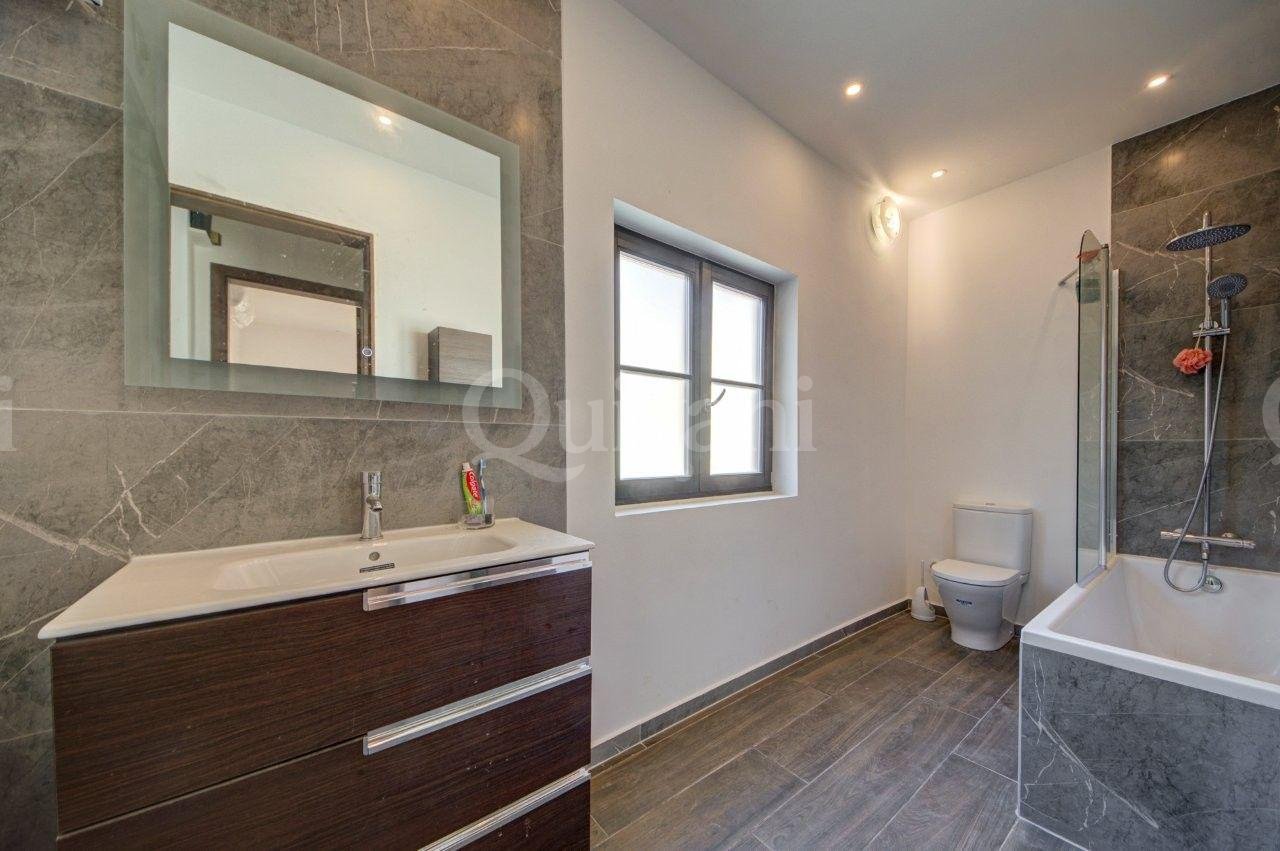 Fully converted 4/5 Bedroom Corner Townhouse in UCA