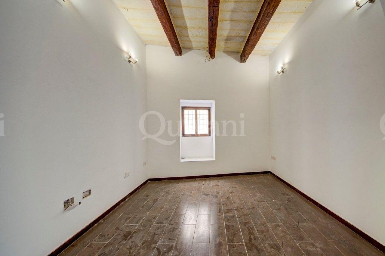 Fully converted 4/5 Bedroom Corner Townhouse in UCA