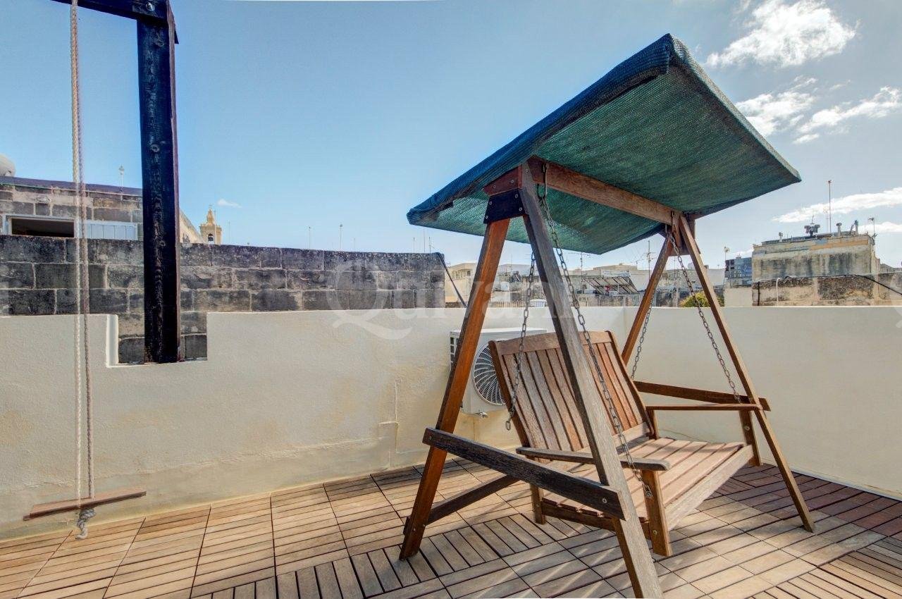 Fully converted 4/5 Bedroom Corner Townhouse in UCA