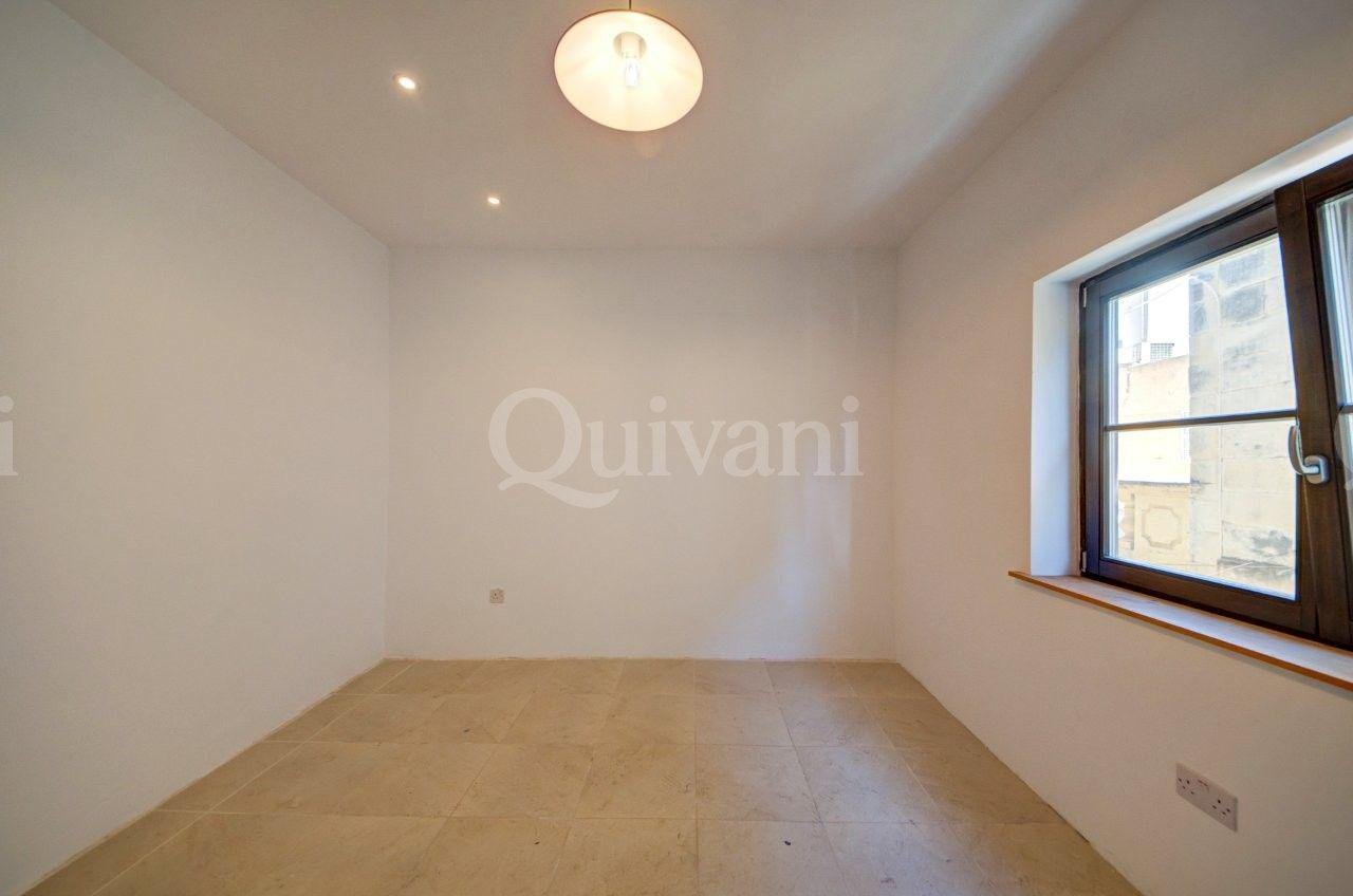 Fully converted 4/5 Bedroom Corner Townhouse in UCA