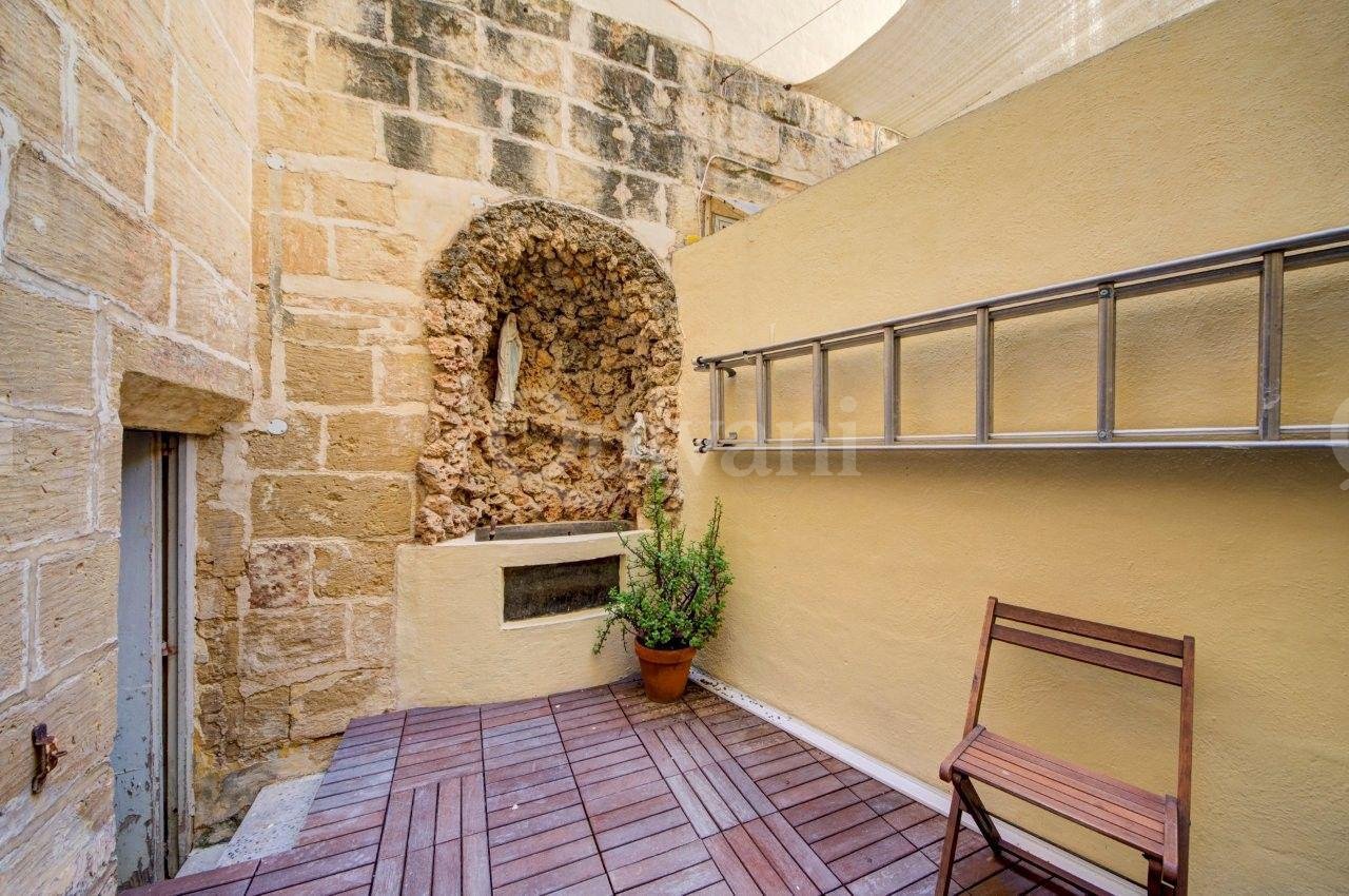 Fully converted 4/5 Bedroom Corner Townhouse in UCA