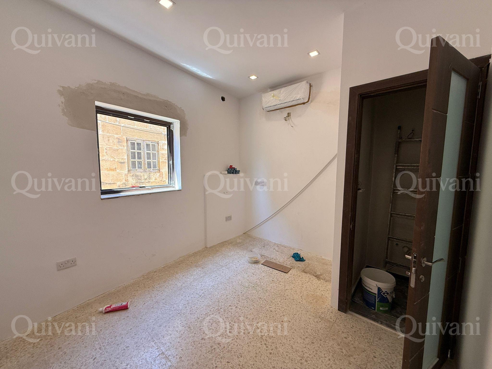 Fully converted 4/5 Bedroom Corner Townhouse in UCA.
