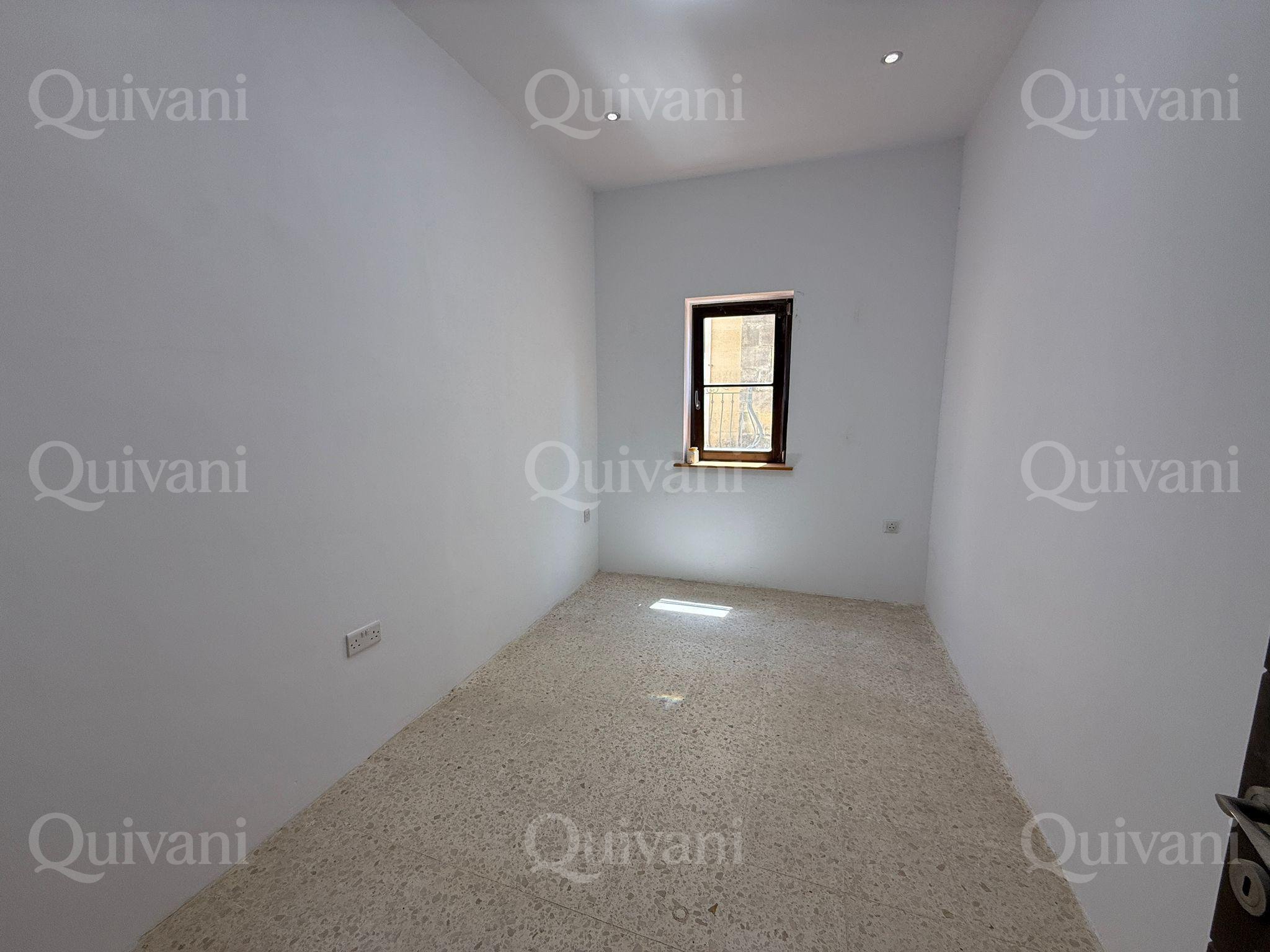 Fully converted 4/5 Bedroom Corner Townhouse in UCA.