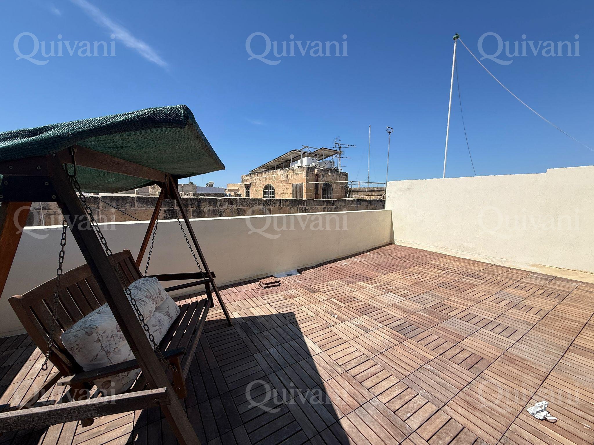 Fully converted 4/5 Bedroom Corner Townhouse in UCA.