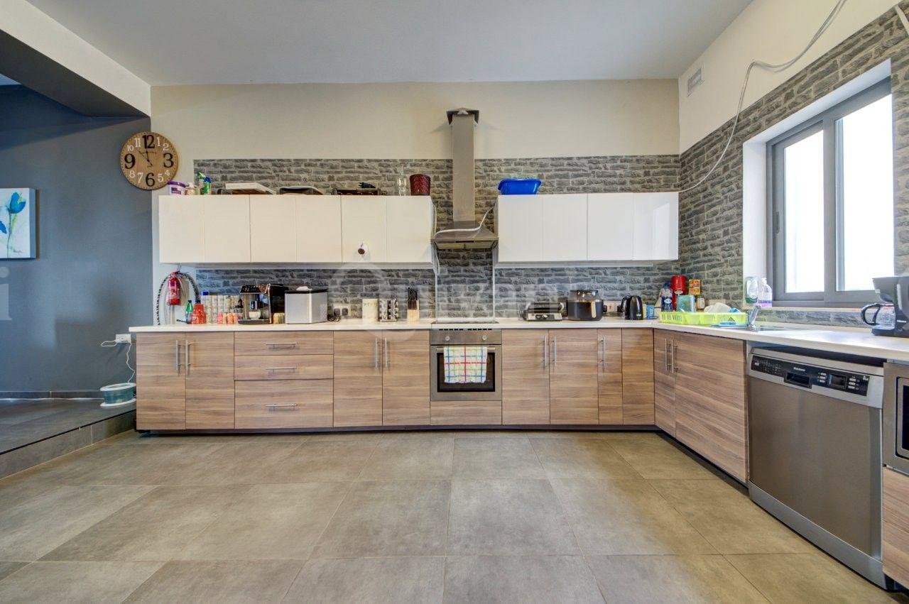 Sliema, Furnished Apartment + CAR SPACE