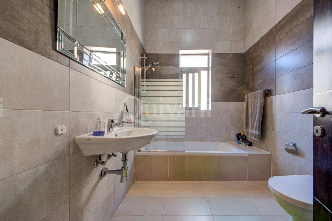 Sliema, Furnished Apartment + CAR SPACE