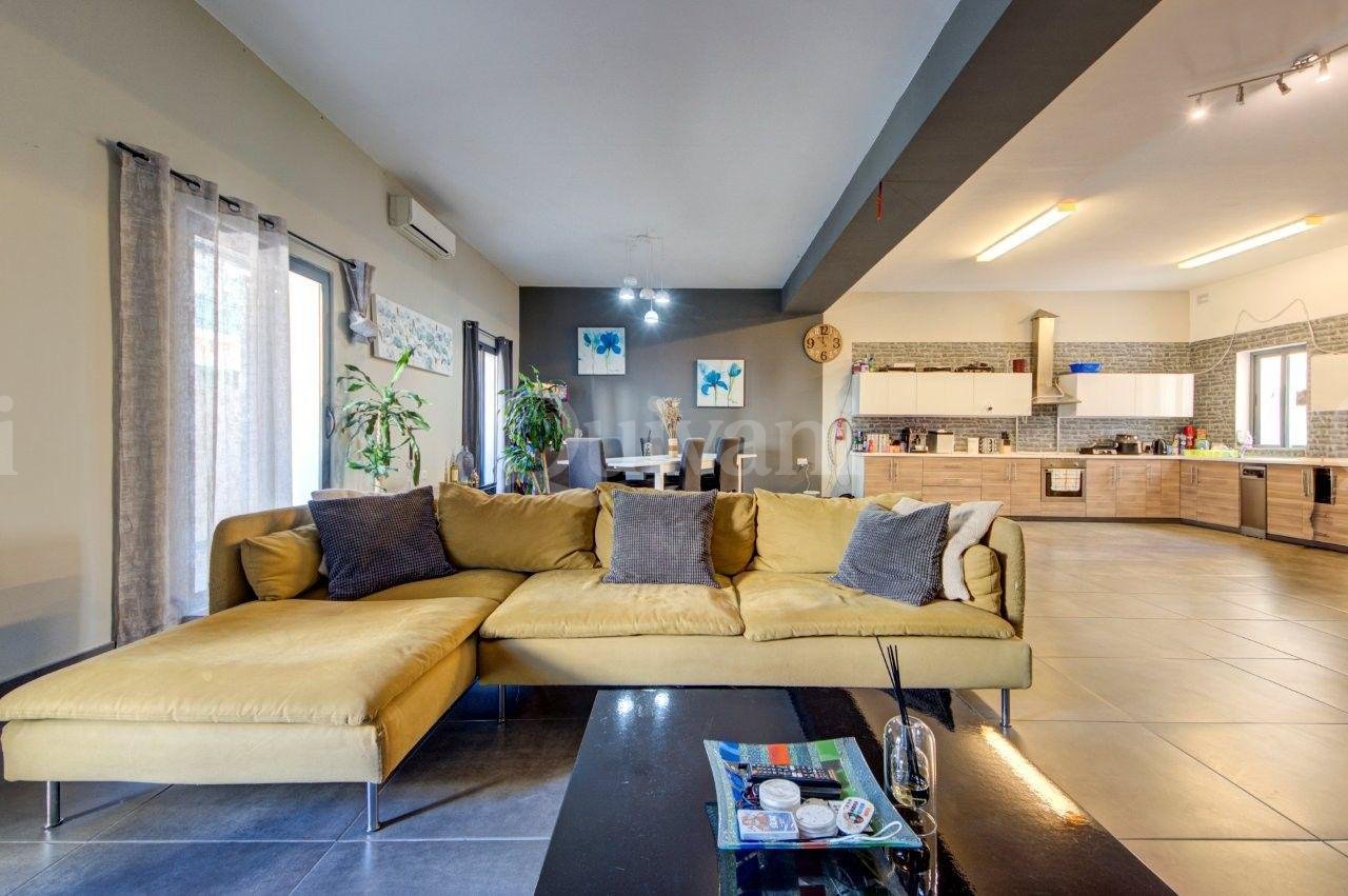 Sliema, Furnished Apartment + CAR SPACE