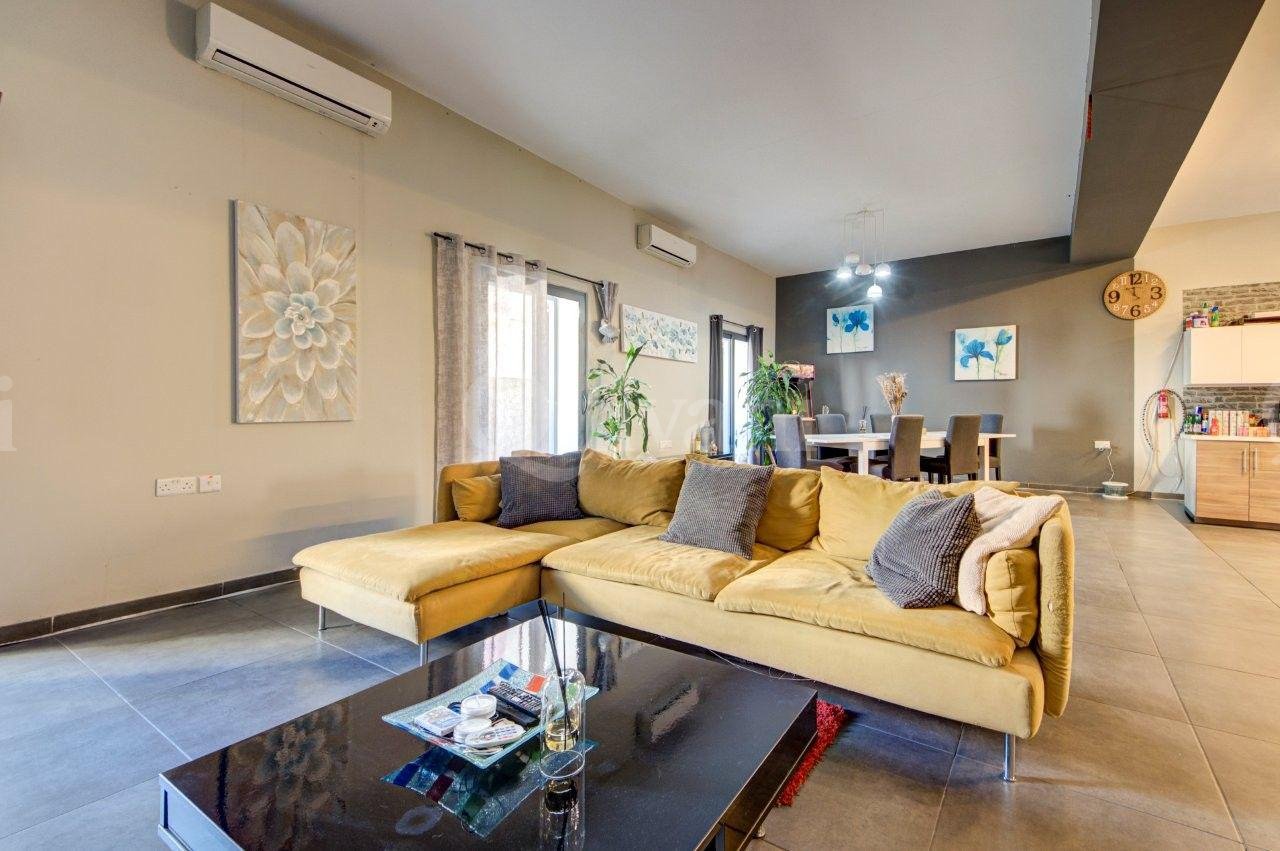 Sliema, Furnished Apartment + CAR SPACE