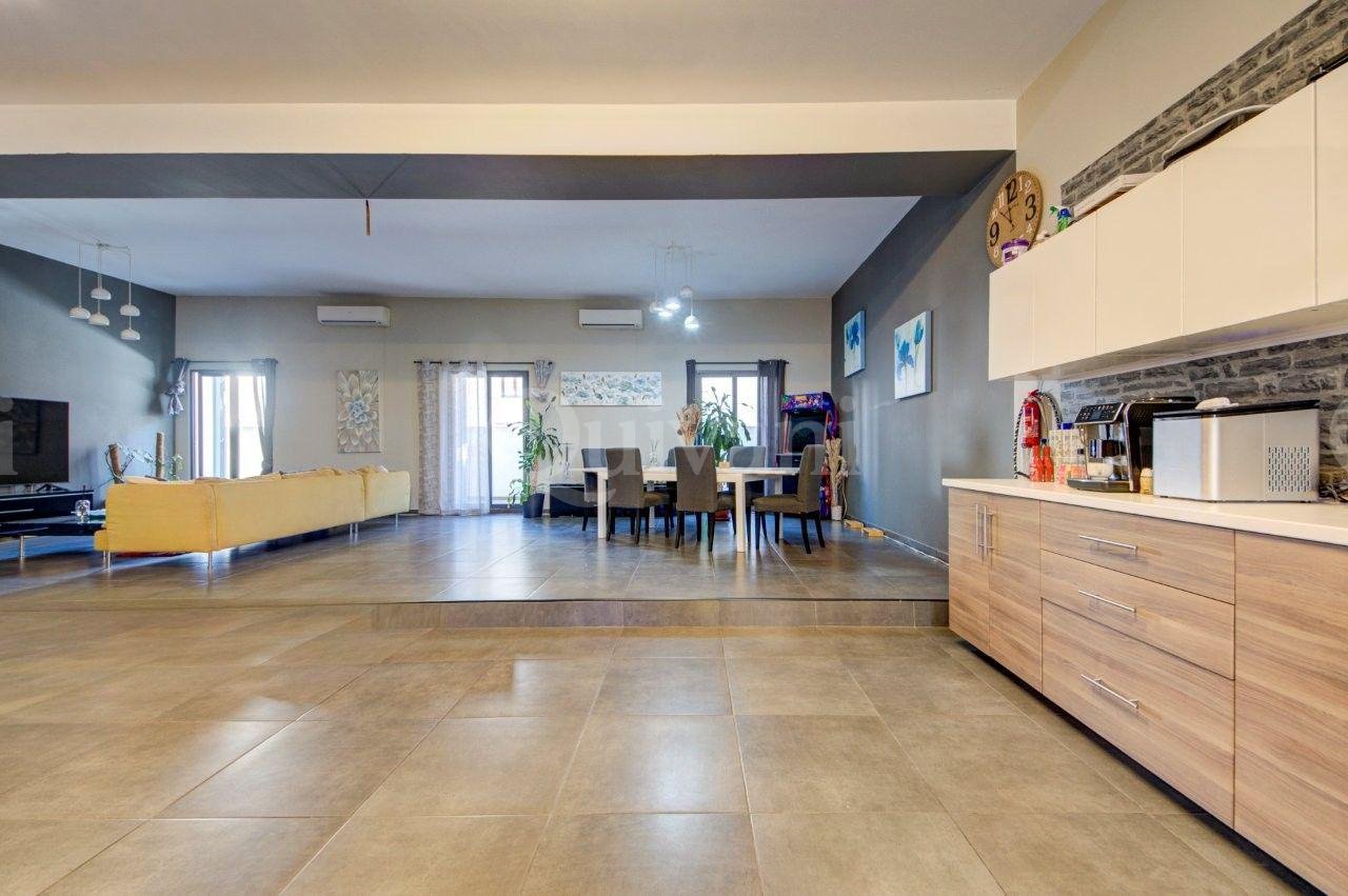 Sliema, Furnished Apartment + CAR SPACE