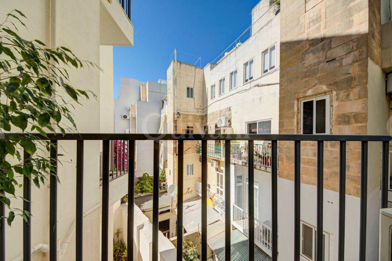 Sliema, Furnished Apartment + CAR SPACE