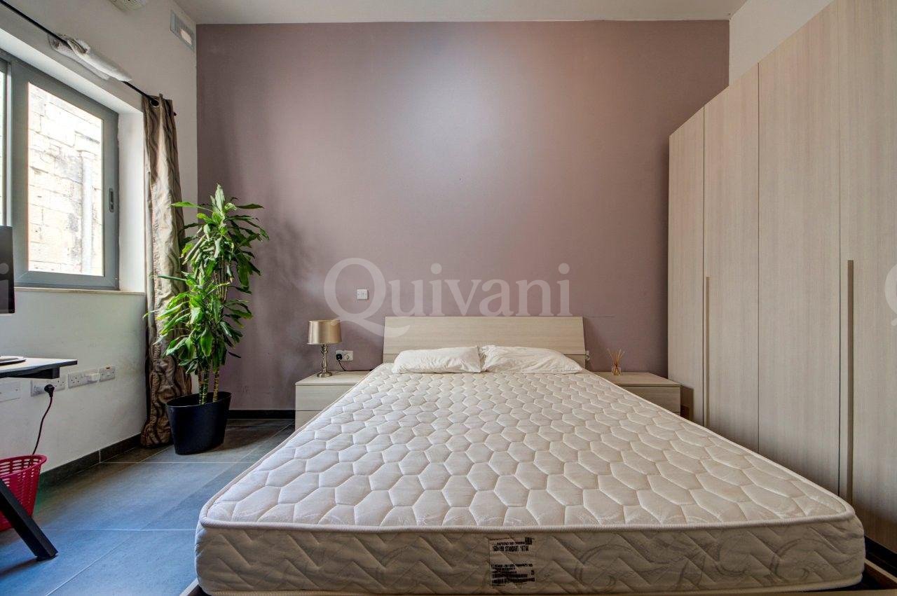 Sliema, Furnished Apartment + CAR SPACE