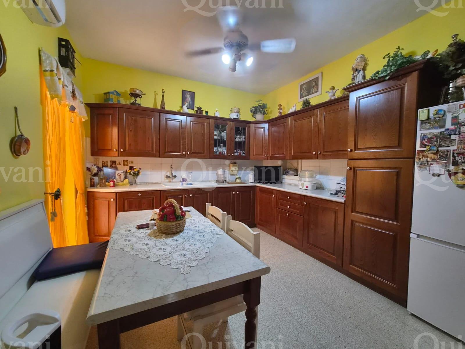 FGURA - Solitary maisonette with garage and airspace