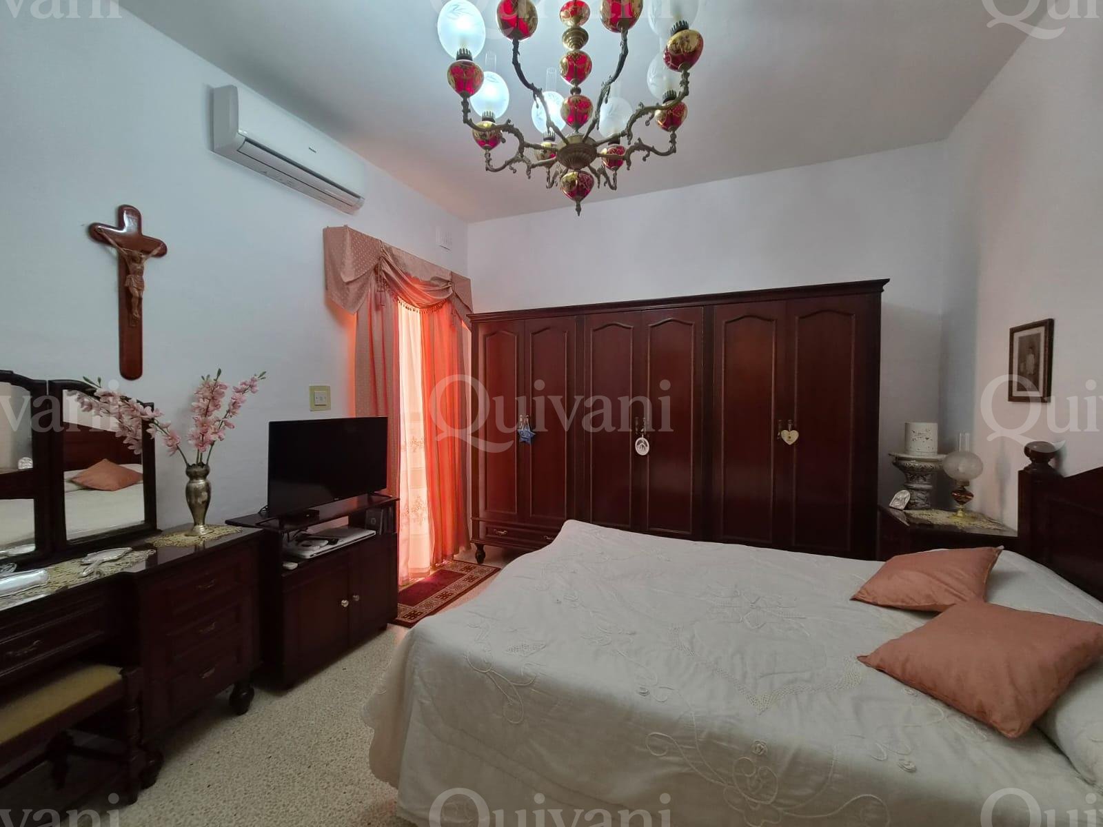 FGURA - Solitary maisonette with garage and airspace