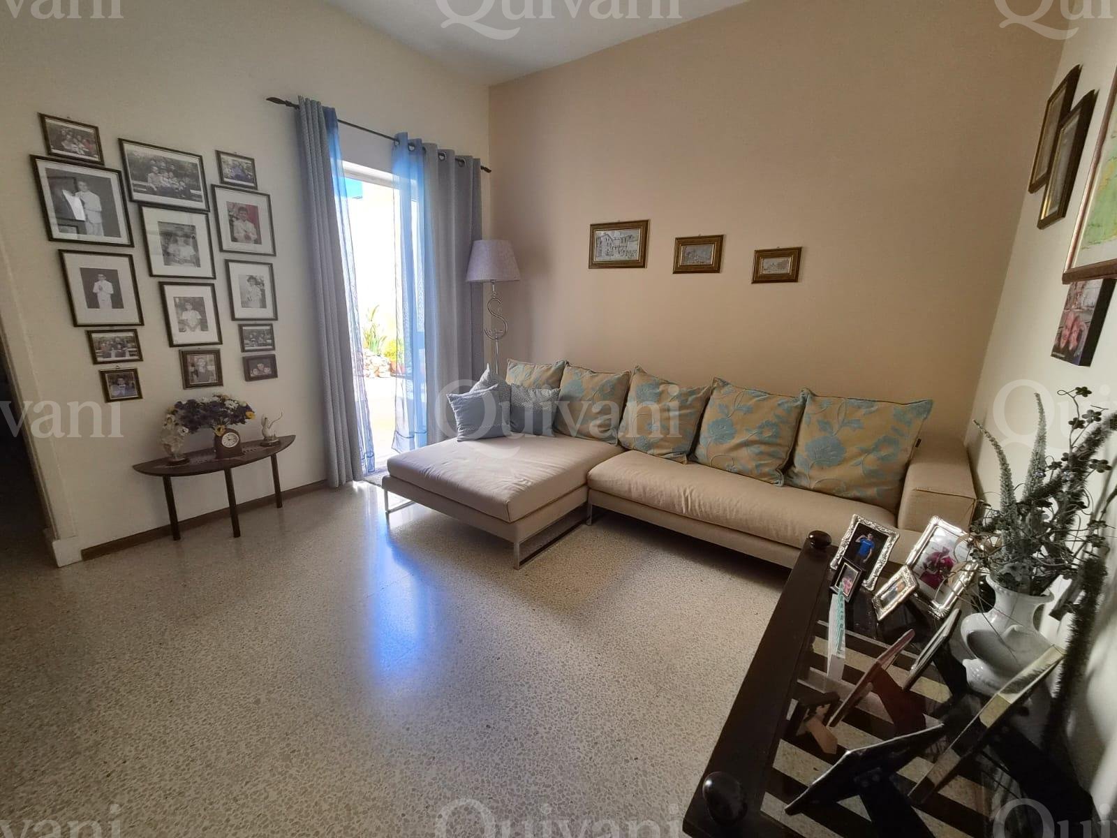 FGURA - Solitary maisonette with garage and airspace