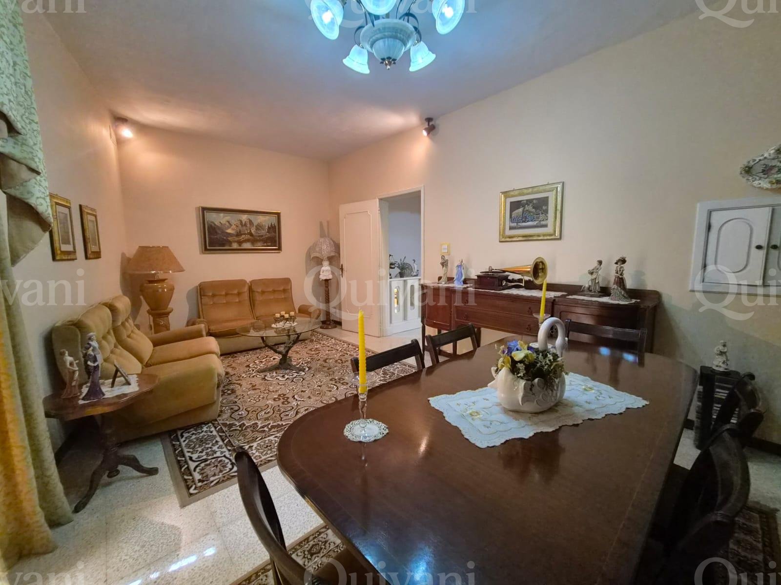 FGURA - Solitary maisonette with garage and airspace