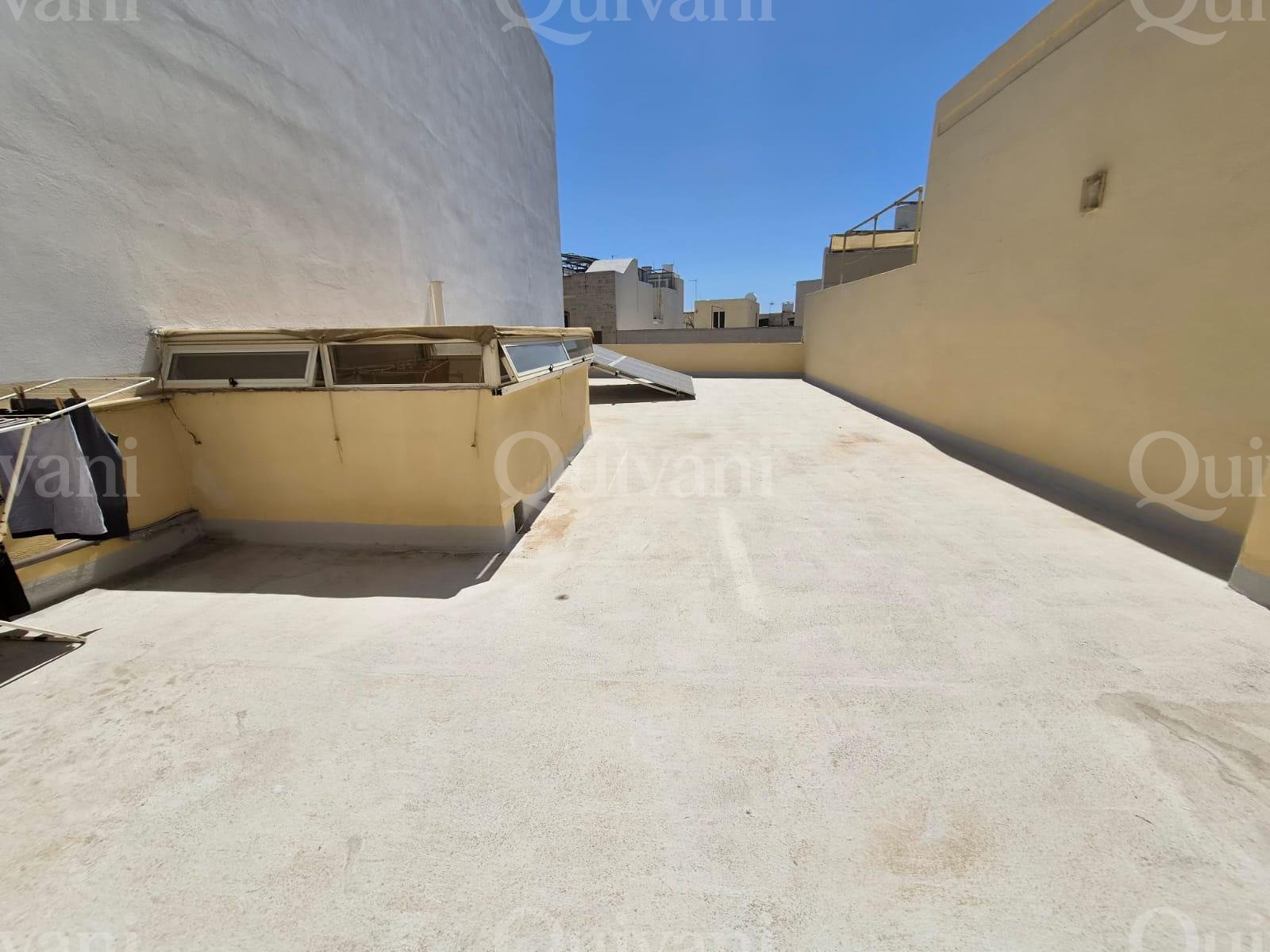 FGURA - Solitary maisonette with garage and airspace