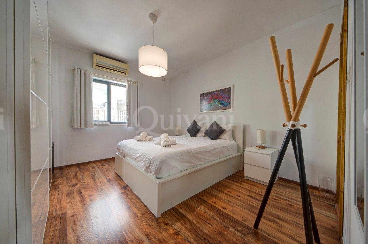 Fully furnished 2 bedroom plus study apartment