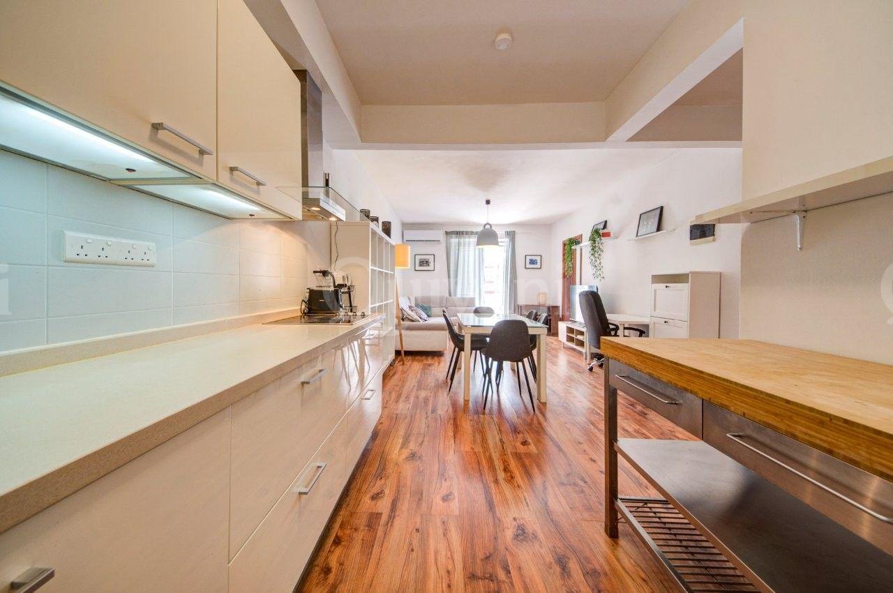 Fully furnished 2 bedroom plus study apartment
