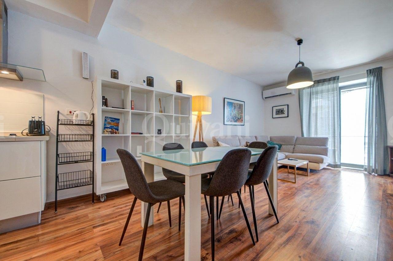 Fully furnished 2 bedroom plus study apartment
