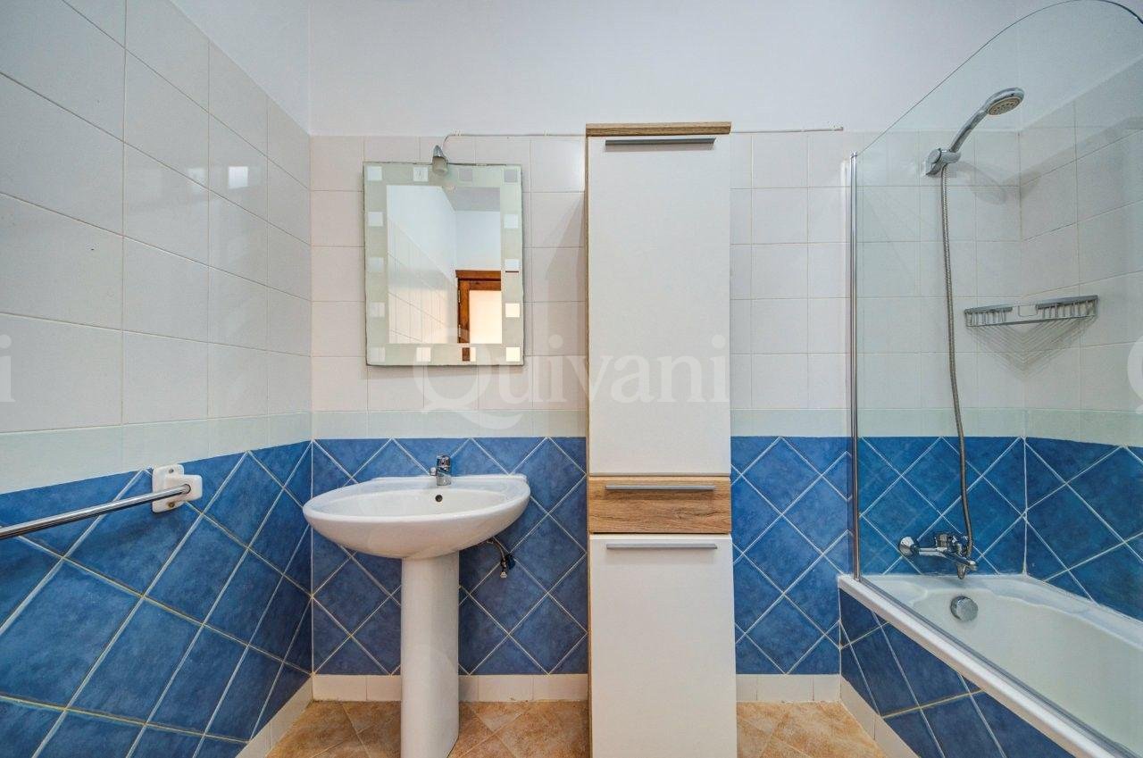Fully furnished 2 bedroom plus study apartment
