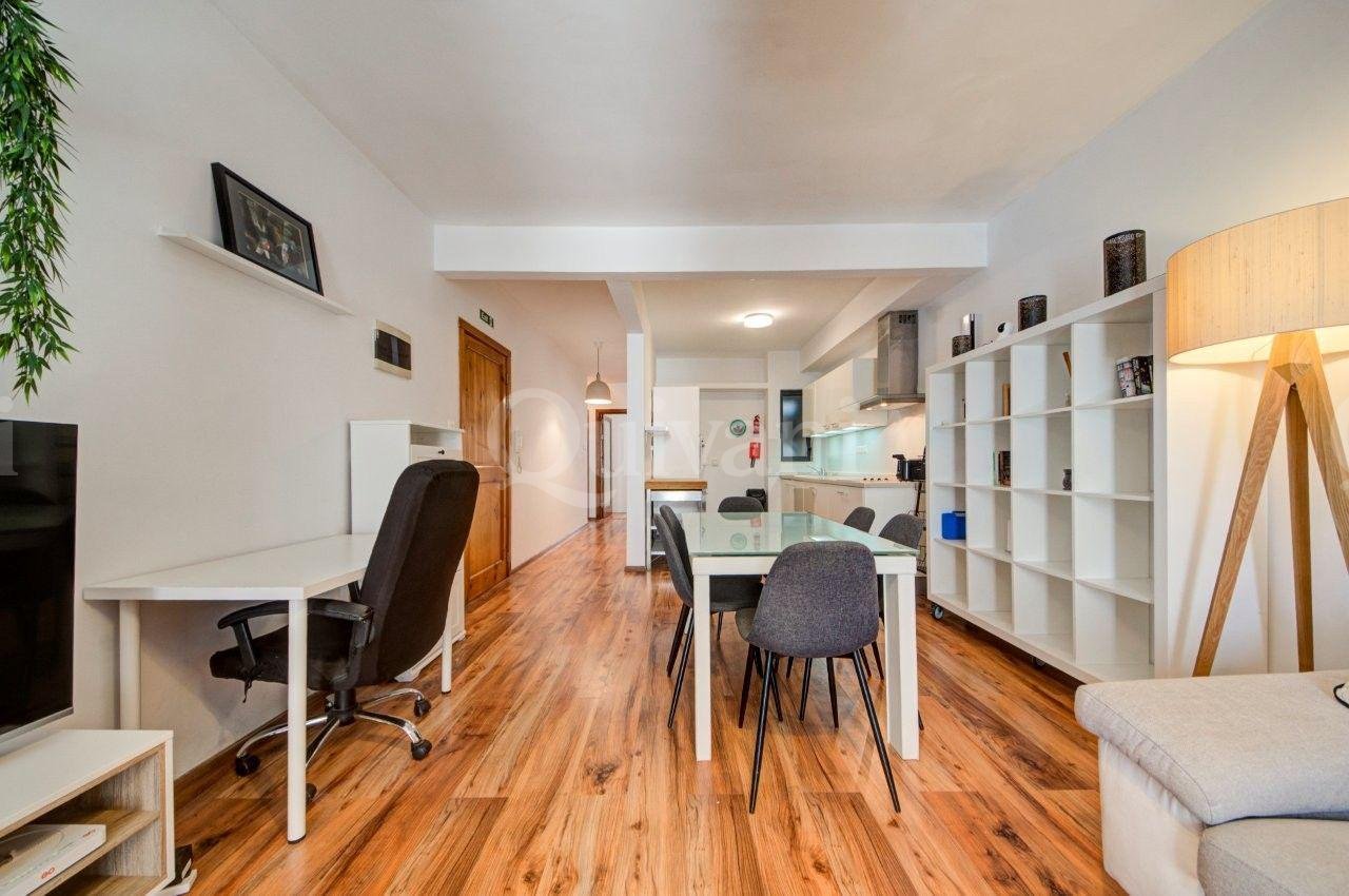 Fully furnished 2 bedroom plus study apartment