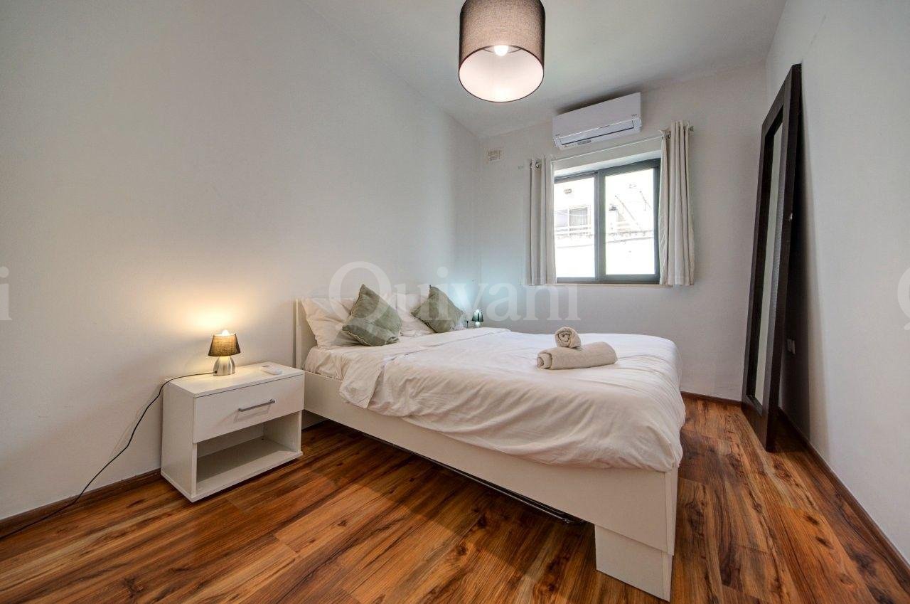 Fully furnished 2 bedroom plus study apartment